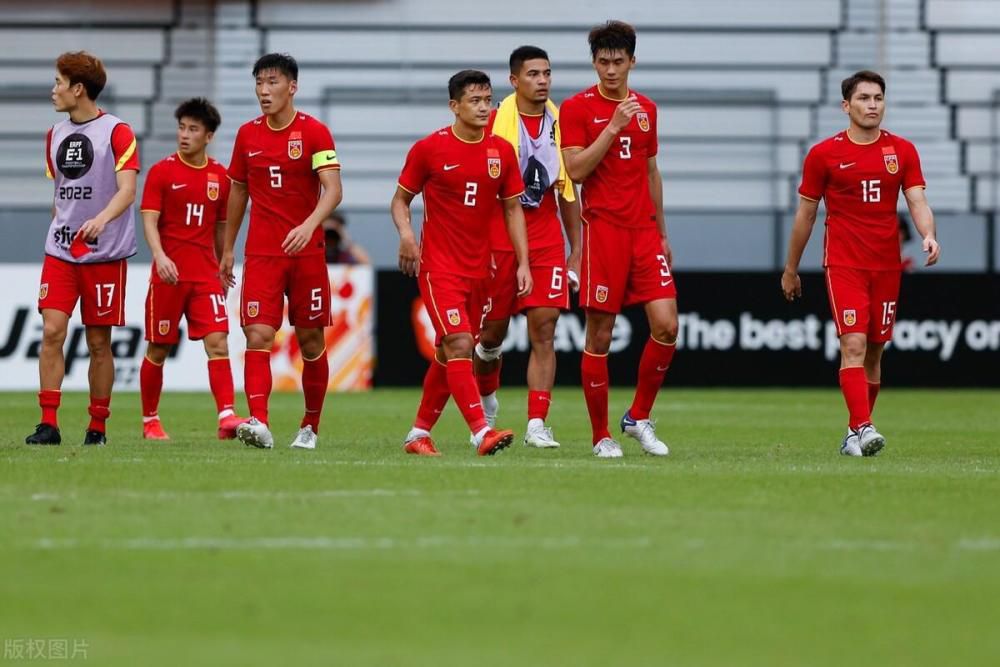 意大利转会专家、FIFA经纪人达里奥-卡诺维认为，奥斯梅恩会在明年6月转会离队。